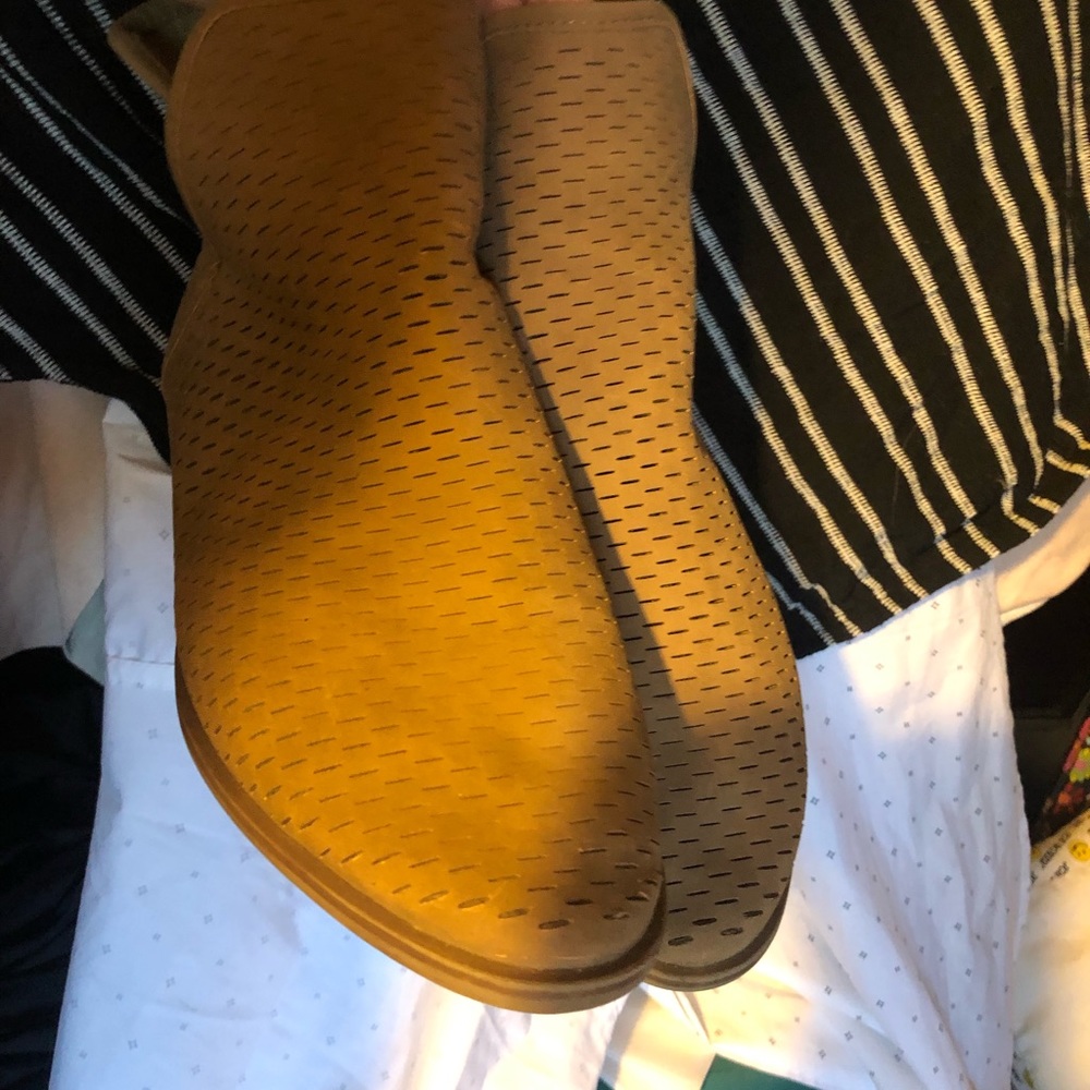 pointed toe ankle booties
